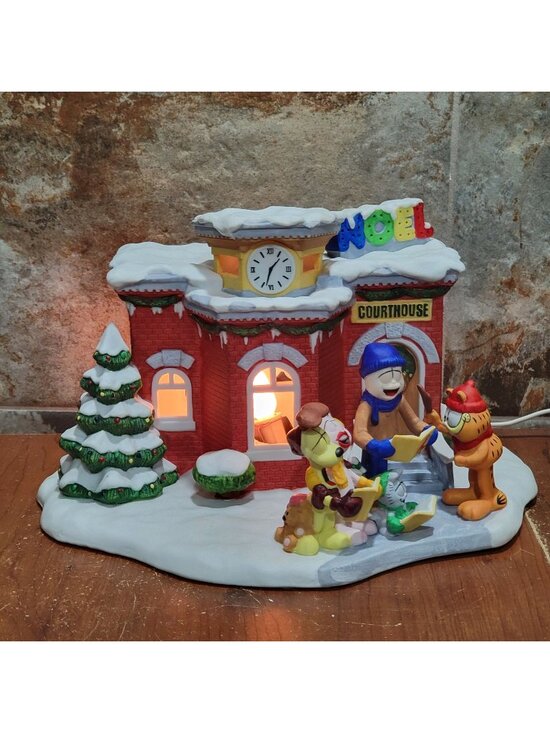 Danbury Mint Other - Vintage 1995 Danbury Mint Garfields Christmas Village The Court House Lighted NI